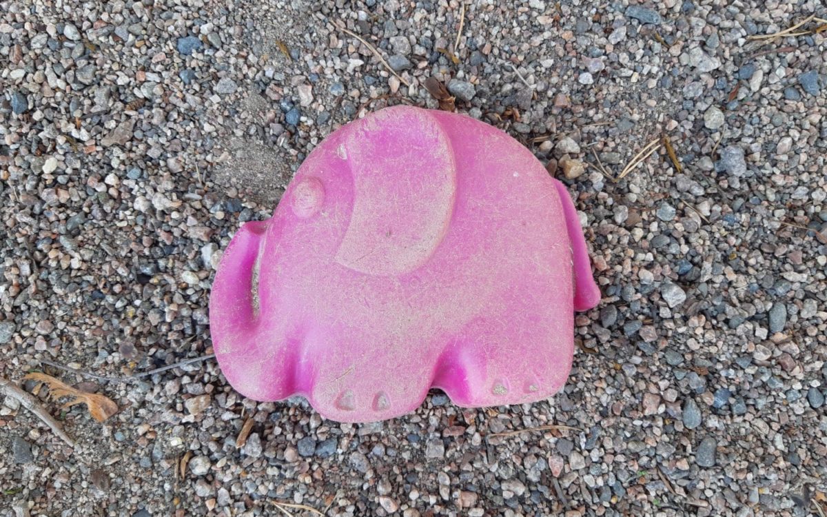 vaaleanpunainen elefantti hiekkalelu