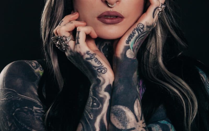 tatuoitu nainen